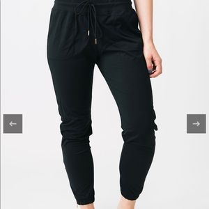 Zyia Black Peak zipper jogger - Medium